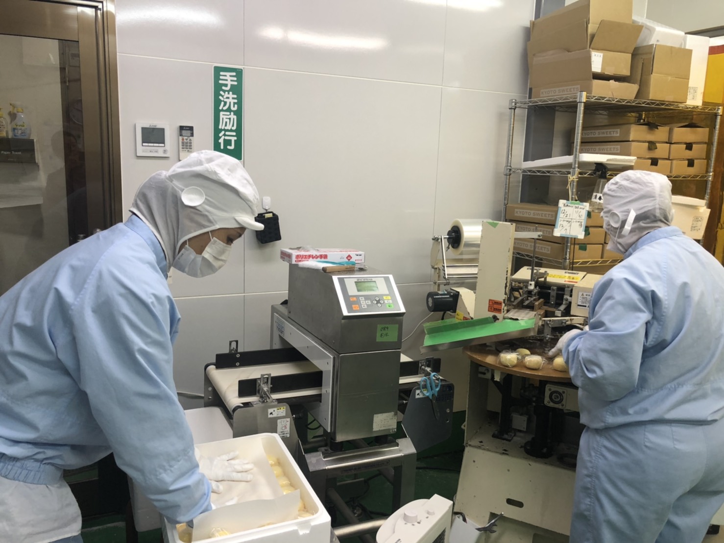 システム化された製造体制 ― 衛生管理徹底のもと、工程ごとに役割を明確化