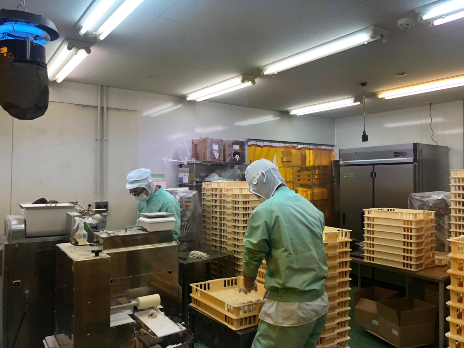 製造現場 ― 自社工場で和菓子を作り続ける